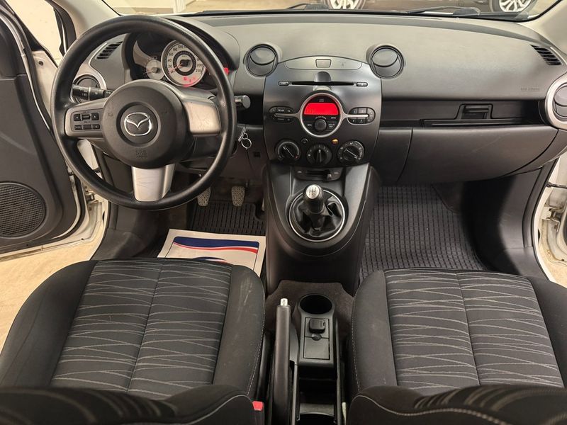 Mazda 2 bild 6