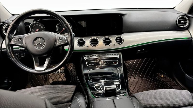 Mercedes E220 bild 4