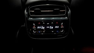 Mercedes EQE43 SUV bild 12