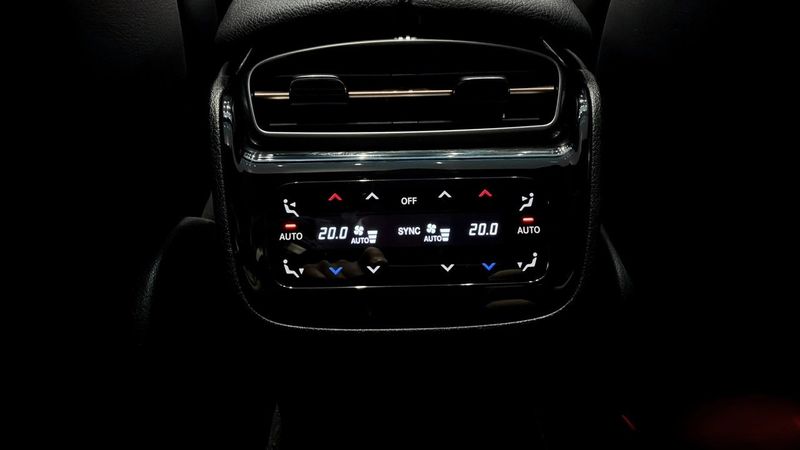 Mercedes EQE43 SUV bild 12