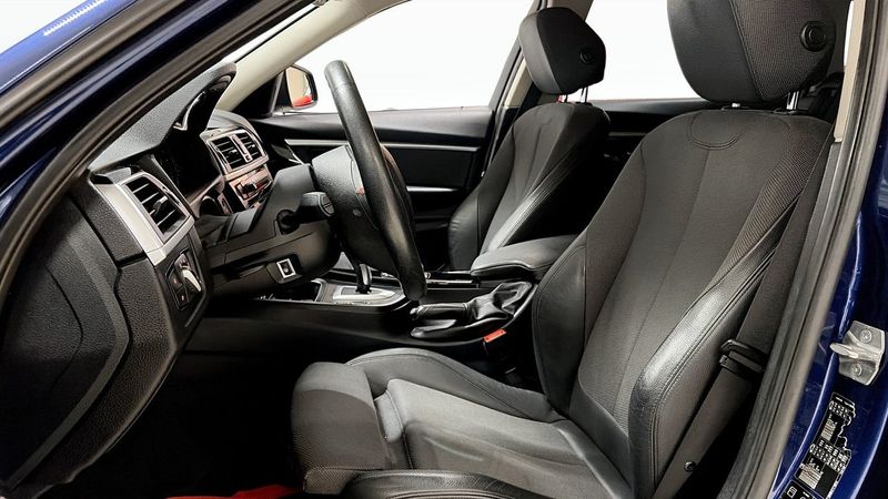 BMW 320 bild 8