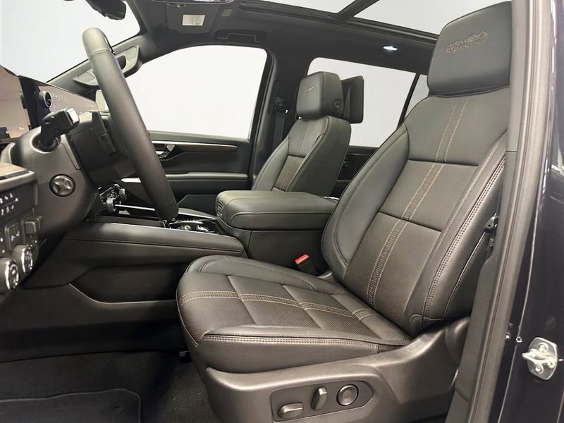 Chevrolet Suburban bild 17