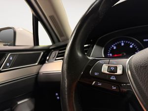 Volkswagen Passat bild 19