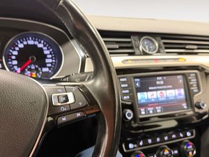 Volkswagen Passat bild 14