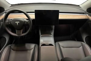 Tesla Model Y bild 12