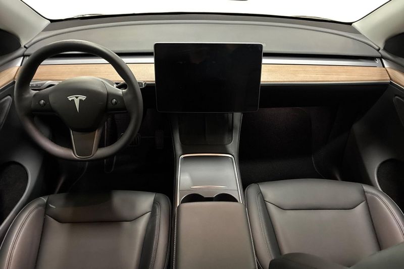 Tesla Model Y bild 12