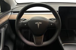 Tesla Model Y bild 16