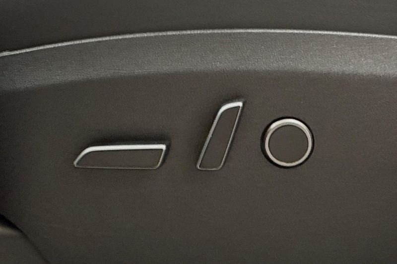 Tesla Model Y bild 24