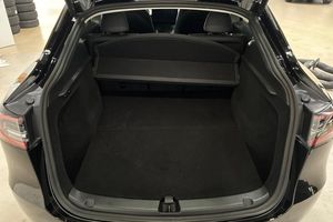 Tesla Model Y bild 10