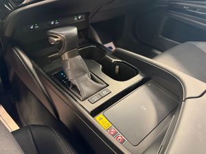 Lexus ES bild 23