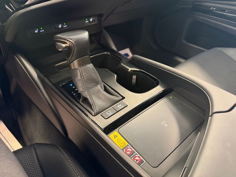 Lexus ES bild 23