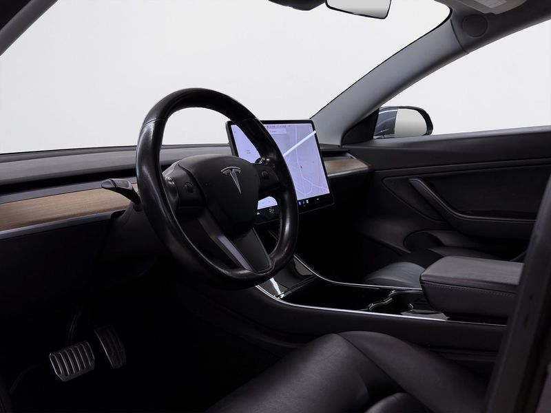 Tesla Model 3 bild 13