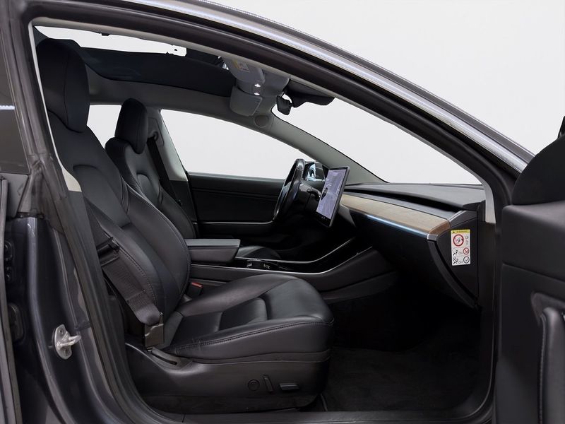 Tesla Model 3 bild 11