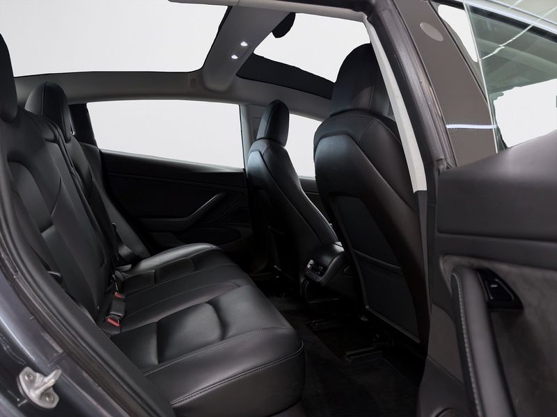Tesla Model 3 bild 9