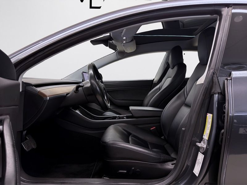 Tesla Model 3 bild 12