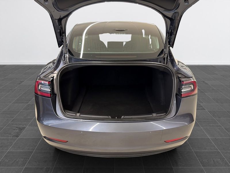 Tesla Model 3 bild 8