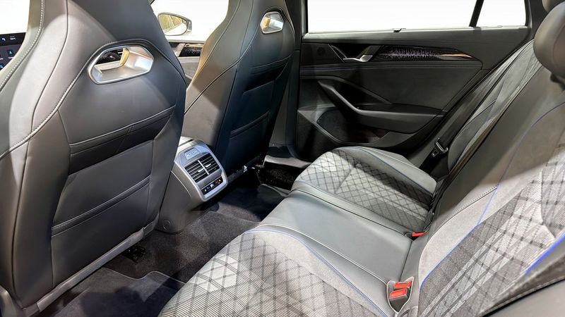 Volkswagen Passat bild 12