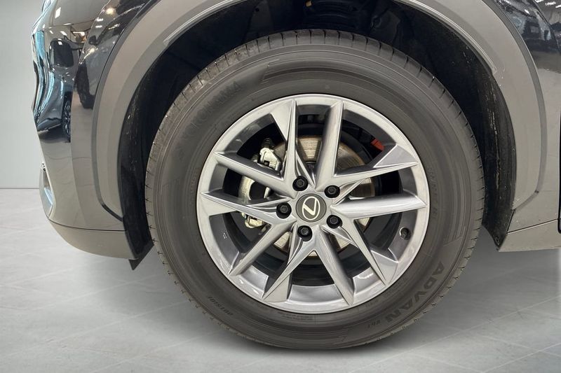 Lexus LBX bild 15
