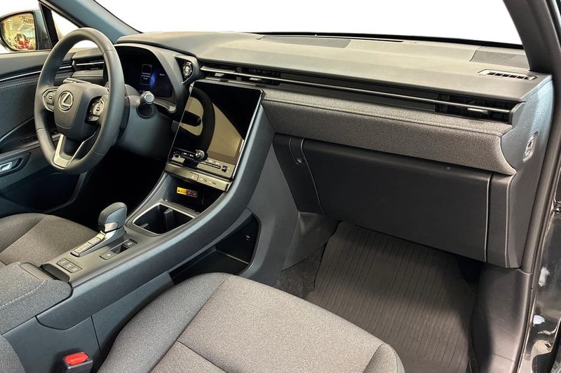 Lexus LBX bild 6