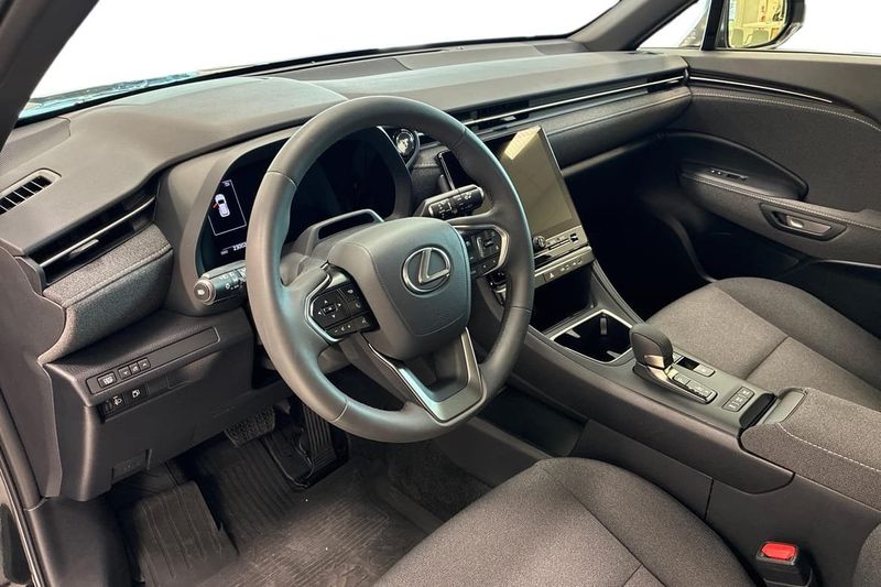 Lexus LBX bild 12
