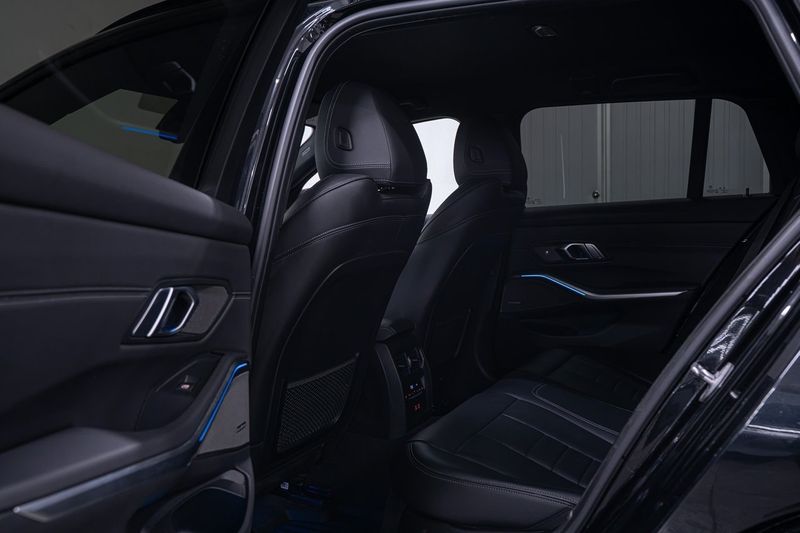 BMW 330 bild 15