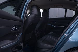 BMW 330 bild 9