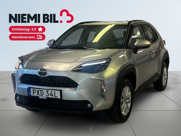 Toyota Yaris Cross Hybrid 115 AWD MOMS B-kamera Motorvärm Adaptiv S&V-däck - 2024