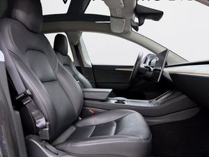 Tesla Model Y bild 13