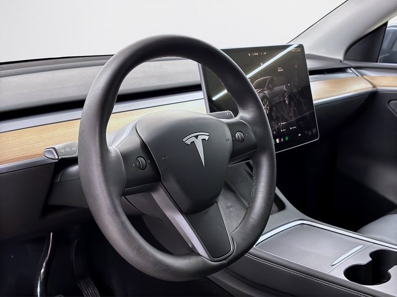 Tesla Model Y bild 9