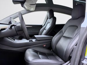 Tesla Model Y bild 8