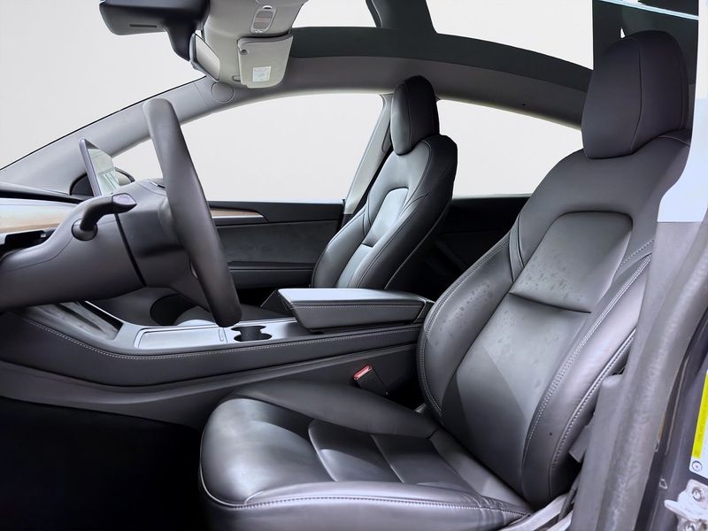 Tesla Model Y bild 8