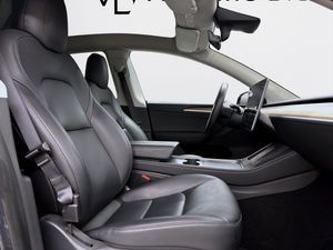 Tesla Model Y bild 16