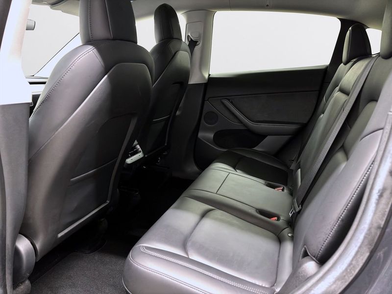 Tesla Model Y bild 13