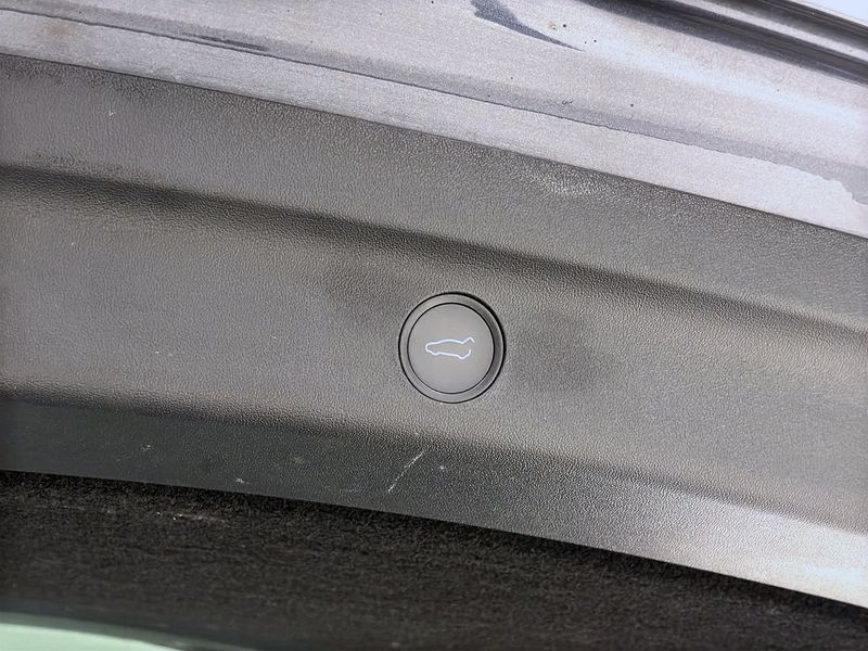 Tesla Model Y bild 16