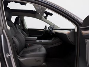 Tesla Model Y bild 15