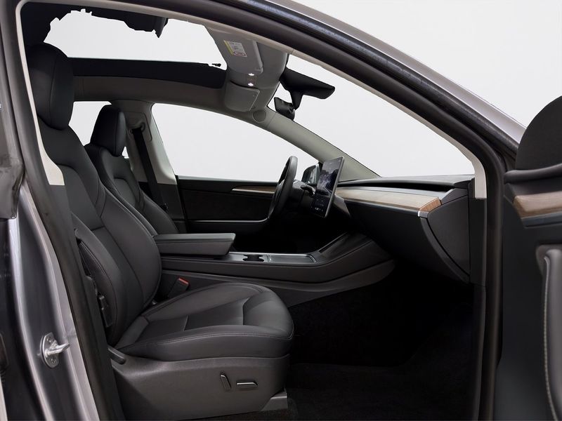 Tesla Model Y bild 15
