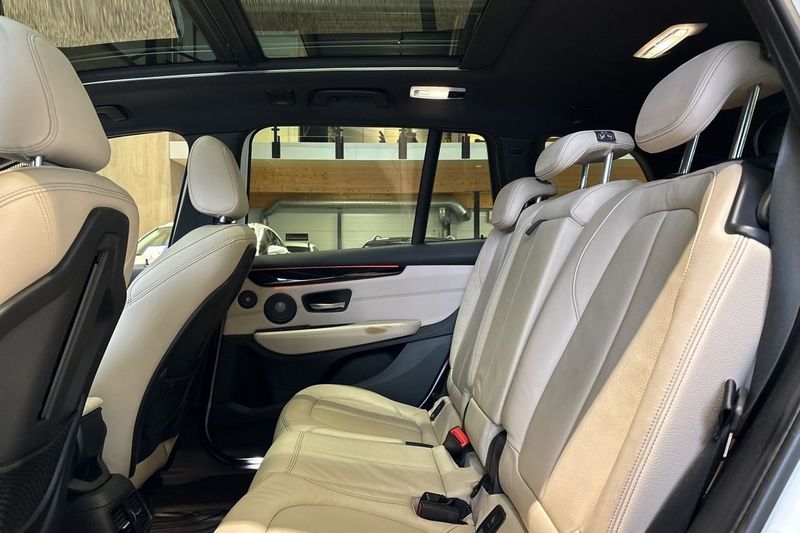 BMW 220 bild 9