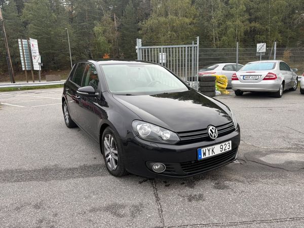 Volkswagen Golf 1.6 TDI 105hk Endast 17500 mil Nybytt kamrem M-Värmare - 2012