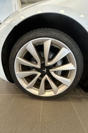Tesla Model 3 bild 24
