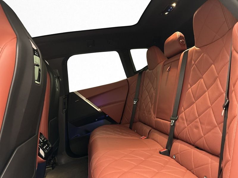BMW iX bild 35