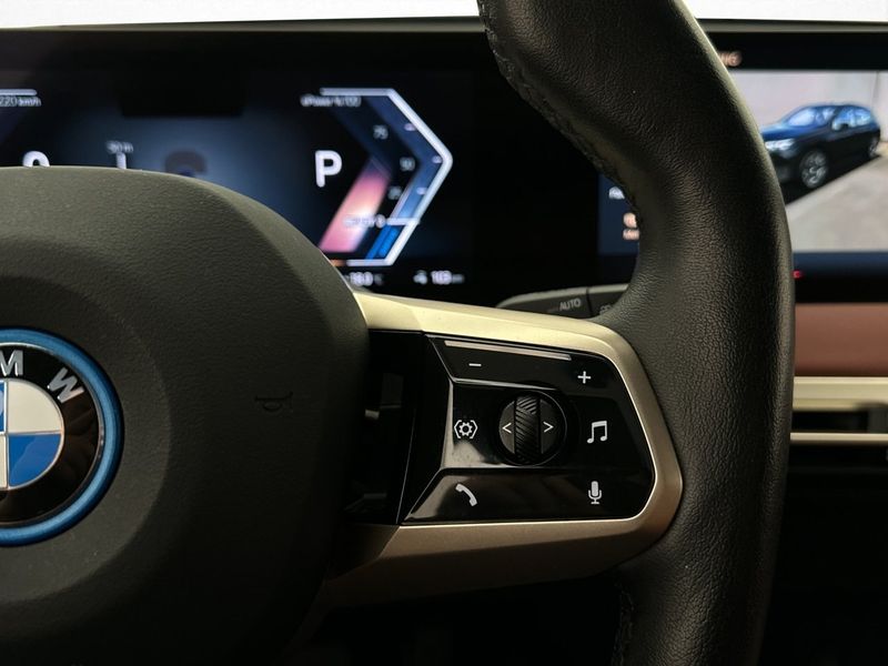 BMW iX bild 24