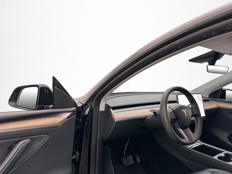 Tesla Model Y bild 15