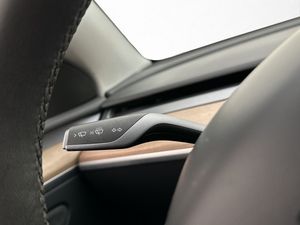 Tesla Model Y bild 28