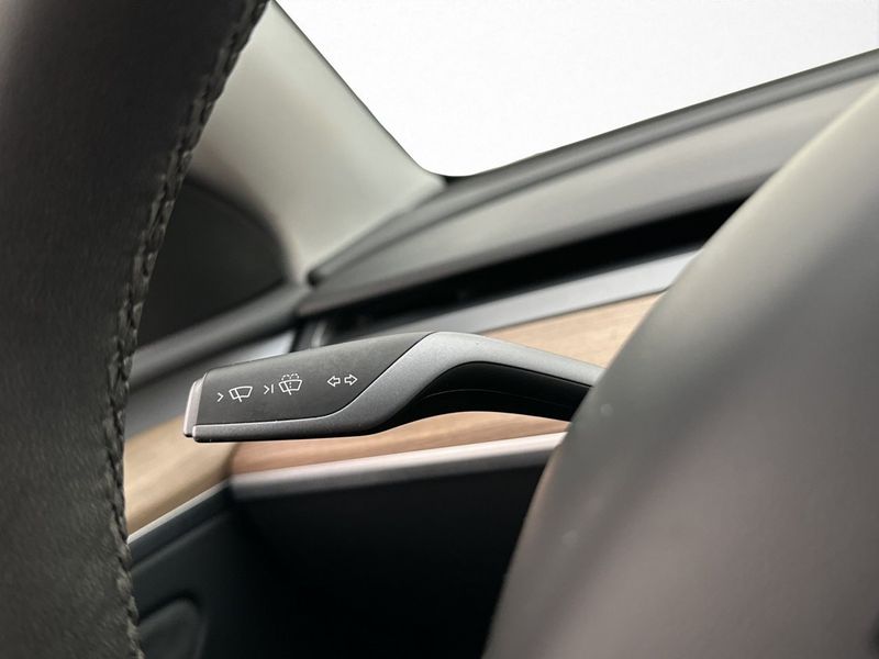 Tesla Model Y bild 28