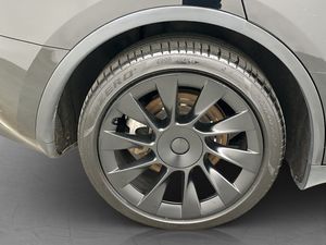 Tesla Model Y bild 33