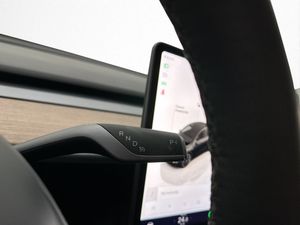 Tesla Model Y bild 27