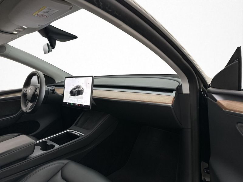 Tesla Model Y bild 12