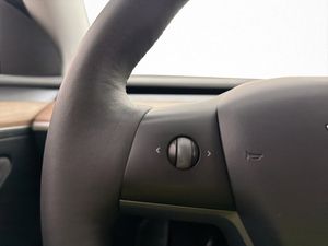 Tesla Model Y bild 21