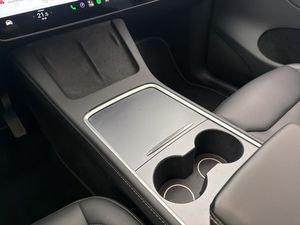 Tesla Model Y bild 24