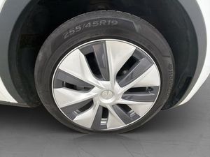 Tesla Model Y bild 36